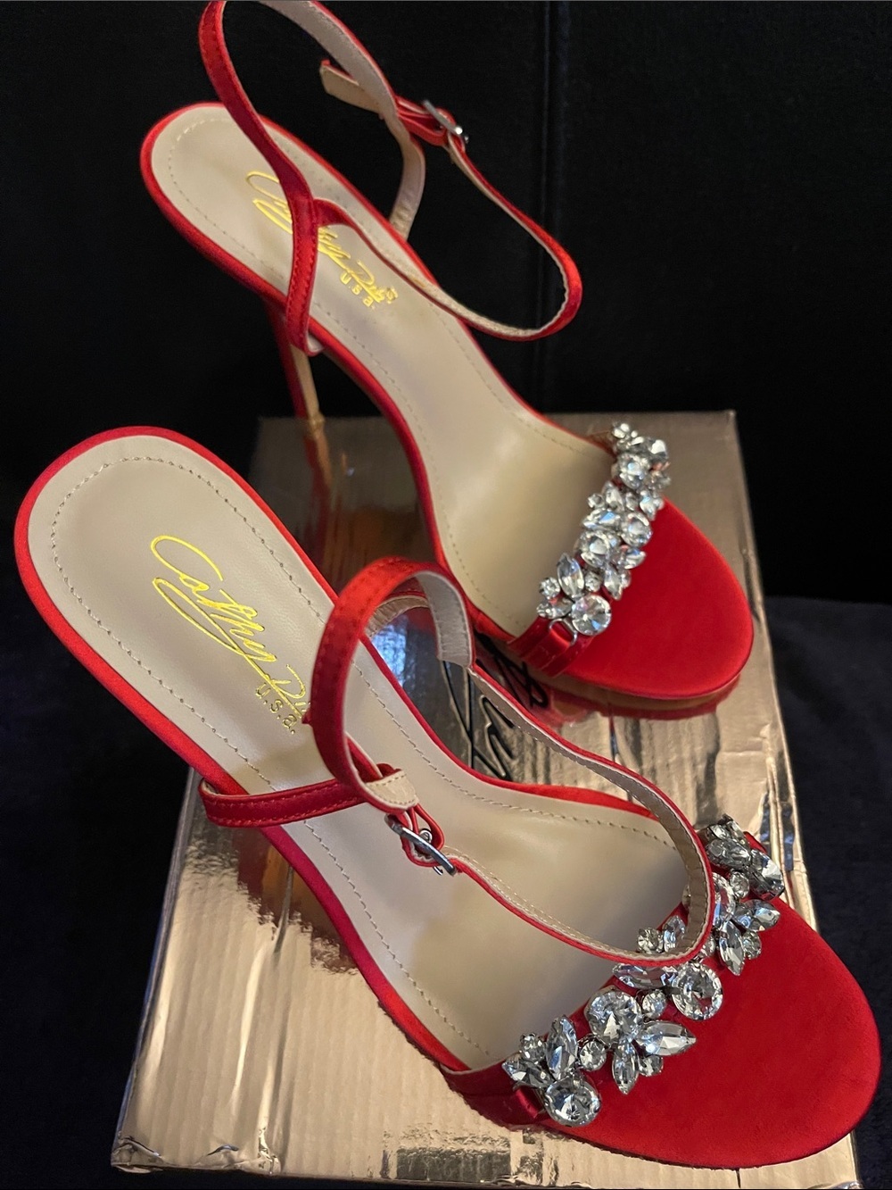 Cathy Din Women’s 4.5” Red Crystal Embellished Ankle Strap Sandals Sz 9 NWB - Picture 3 of 16